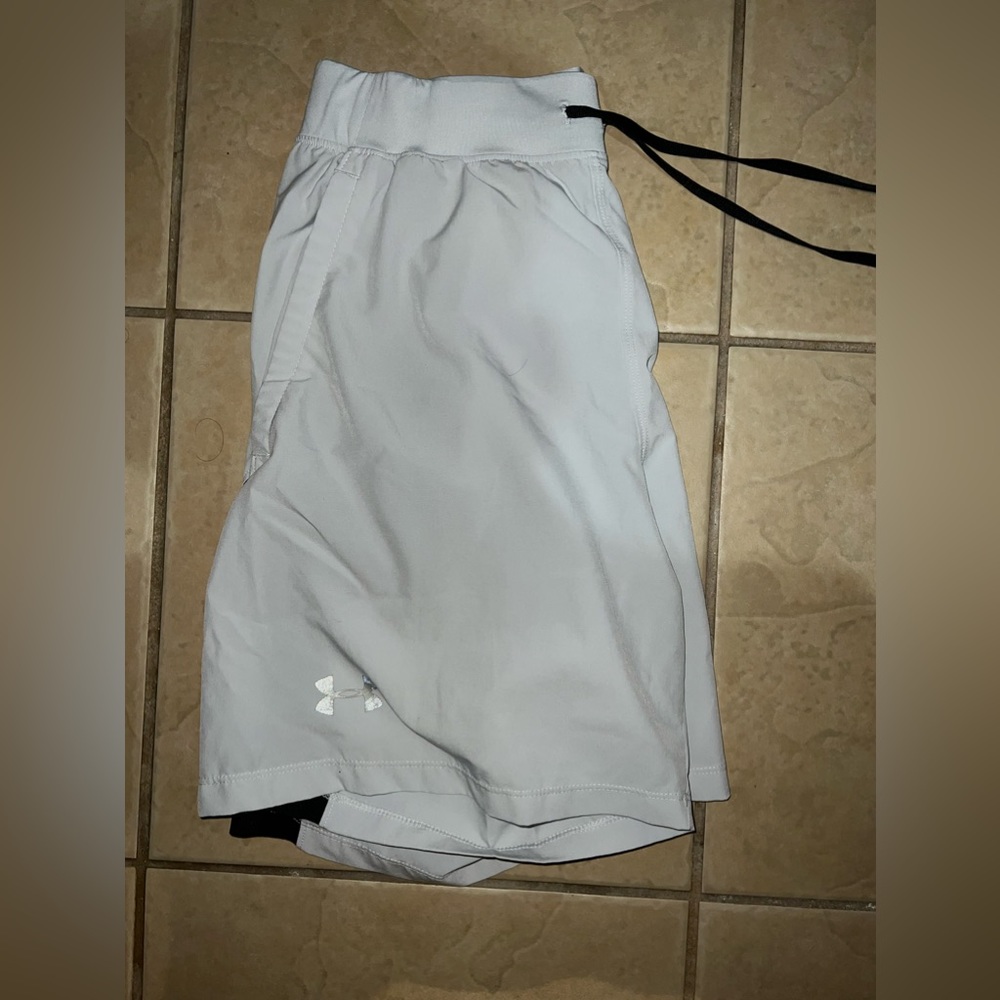 UNDER ARMOUR shorts